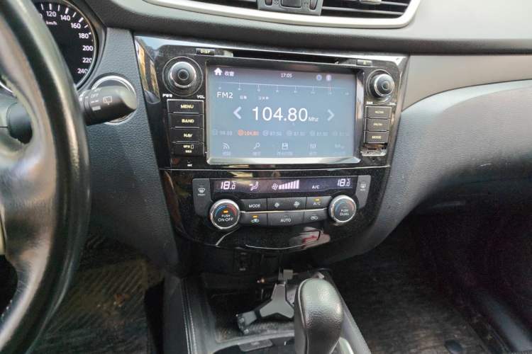 Used Nissan X-Trail 2015 2.0L CVT Comfort MAX Edition 2WD Audio And AC Panel