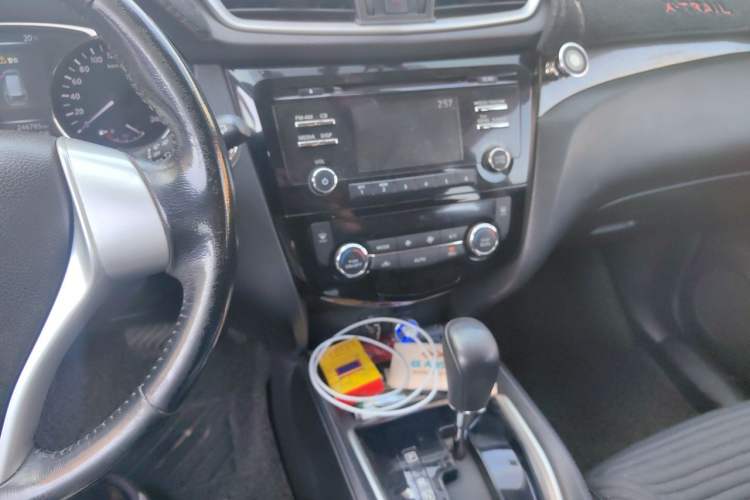Used Nissan X-Trail 2015 2.5L CVT Leading MAX Edition 4WD Audio And AC Panel