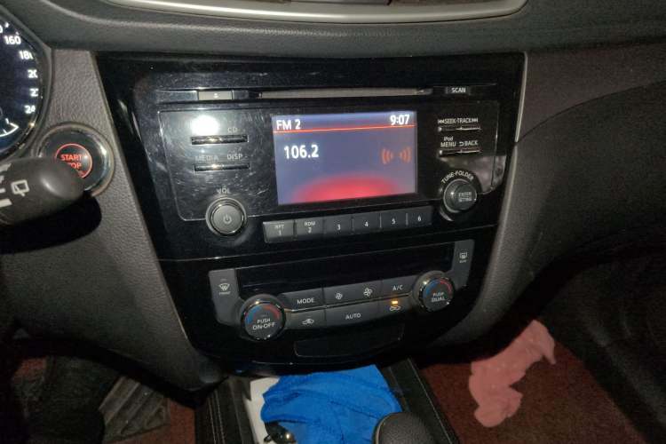 Used Nissan X-Trail 2015 2.0L CVT Comfort MAX Edition 2WD Audio And AC Panel