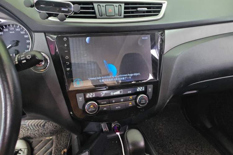 Used Nissan X-Trail 2015 2.0L CVT Comfort MAX Edition 2WD Audio And AC Panel