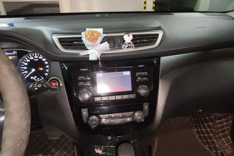 Used Nissan X-Trail 2015 2.0L CVT Comfort MAX Edition 2WD Audio And AC Panel