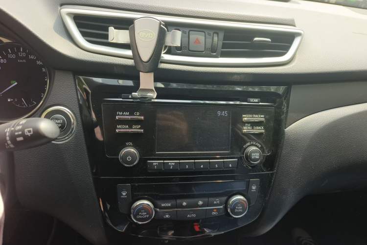 Used Nissan X-Trail 2015 2.0L CVT Comfort MAX Edition 2WD Audio And AC Panel