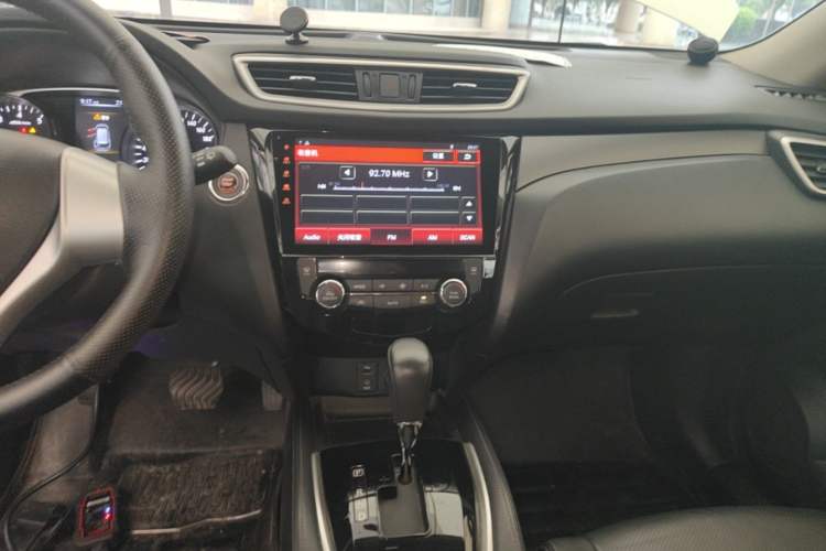 Used Nissan X-Trail 2015 2.0L CVT Comfort MAX Edition 2WD Audio And AC Panel