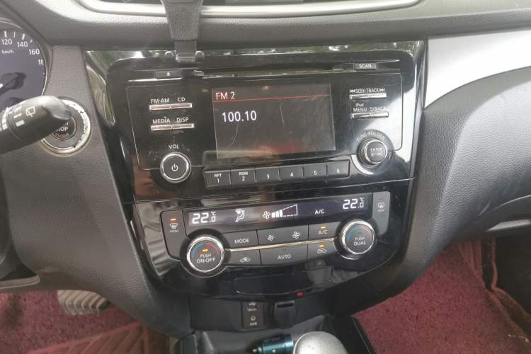 Used Nissan X-Trail 2015 2.0L CVT Comfort MAX Edition 2WD Audio And AC Panel