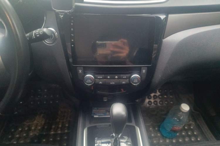 Used Nissan X-Trail 2015 2.0L CVT Comfort MAX Edition 2WD Audio And AC Panel