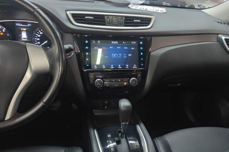 Used Nissan X-Trail 2015 2.0L CVT Comfort MAX Edition 2WD Audio And AC Panel