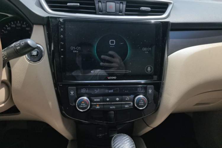 Used Nissan X-Trail 2015 2.0L CVT Comfort MAX Edition 2WD Audio And AC Panel