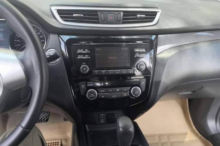 Used Nissan X-Trail 2015 2.5L CVT Leading MAX Edition 4WD Audio And AC Panel