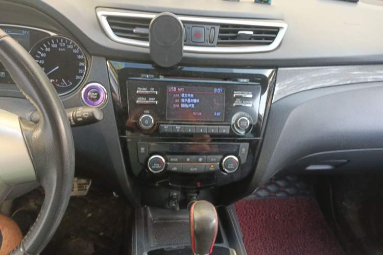 Used Nissan X-Trail 2015 2.5L CVT Leading MAX Edition 4WD Audio And AC Panel