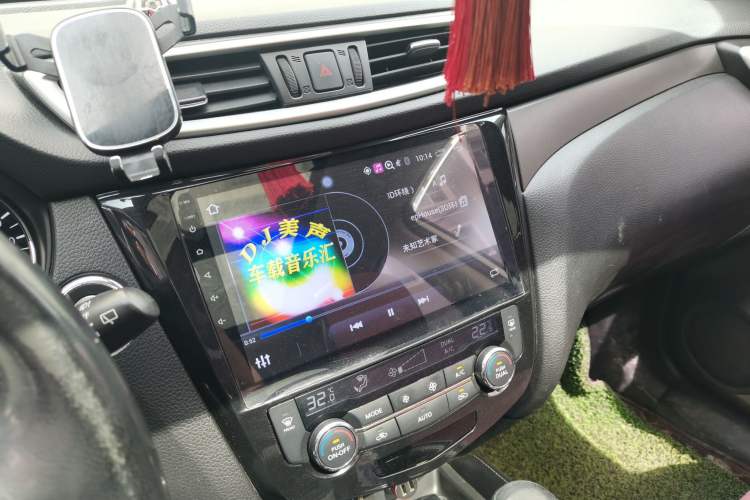 Used Nissan X-Trail 2015 2.0L CVT Comfort MAX Edition 2WD Audio And AC Panel
