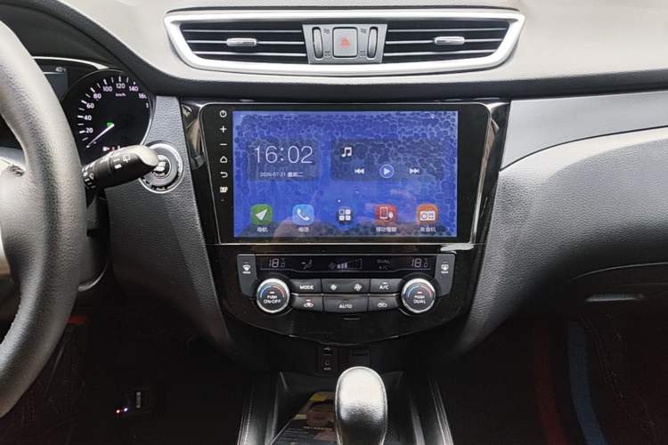 Used Nissan X-Trail 2015 2.0L CVT Comfort MAX Edition 2WD Audio And AC Panel