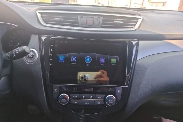 Used Nissan X-Trail 2015 2.0L CVT Comfort MAX Edition 2WD Audio And AC Panel