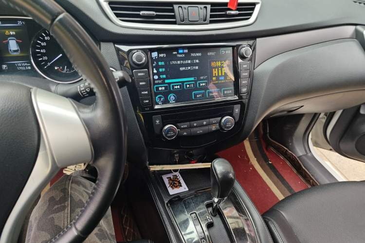 Used Nissan X-Trail 2015 2.0L CVT Comfort MAX Edition 2WD Audio And AC Panel