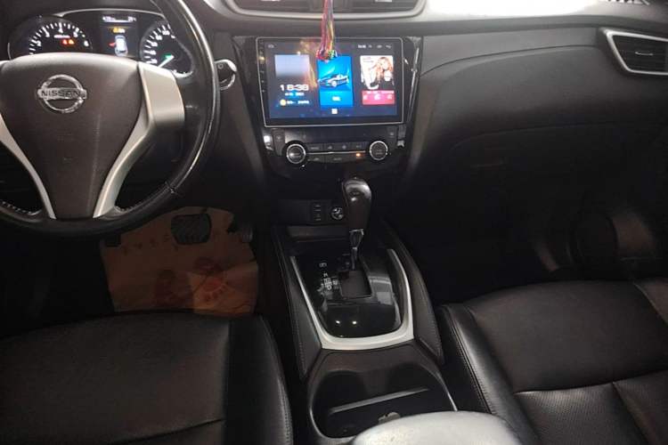 Used Nissan X-Trail 2015 2.0L CVT Comfort MAX Edition 2WD Audio And AC Panel