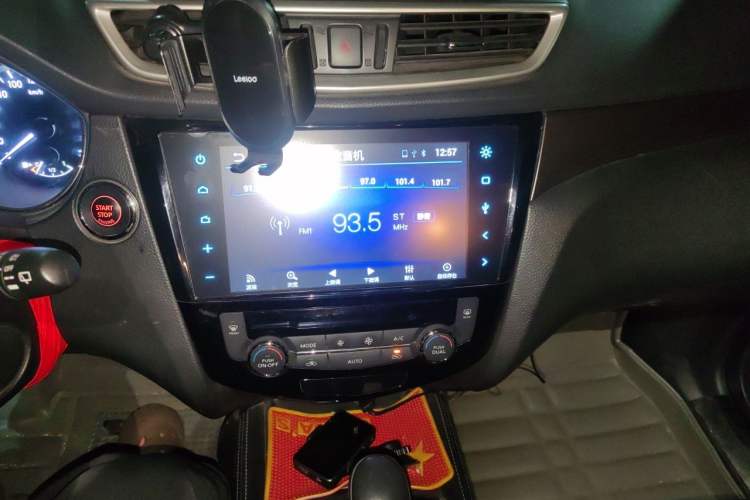 Used Nissan X-Trail 2015 2.0L CVT Comfort MAX Edition 2WD Audio And AC Panel