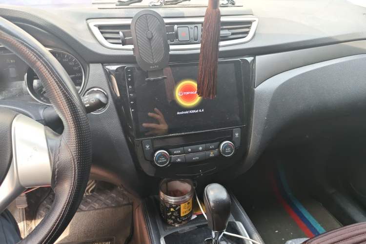 Used Nissan X-Trail 2015 2.0L CVT Comfort MAX Edition 2WD Audio And AC Panel