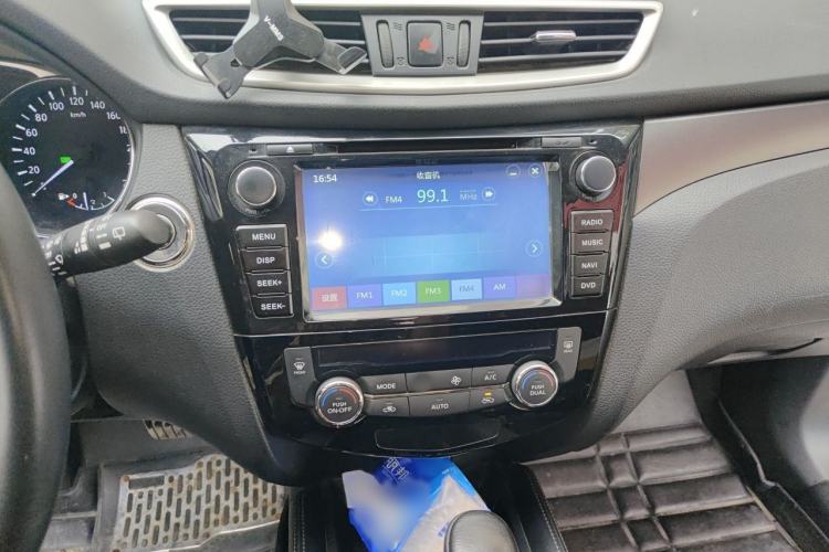 Used Nissan X-Trail 2015 2.0L CVT Comfort MAX Edition 2WD Audio And AC Panel
