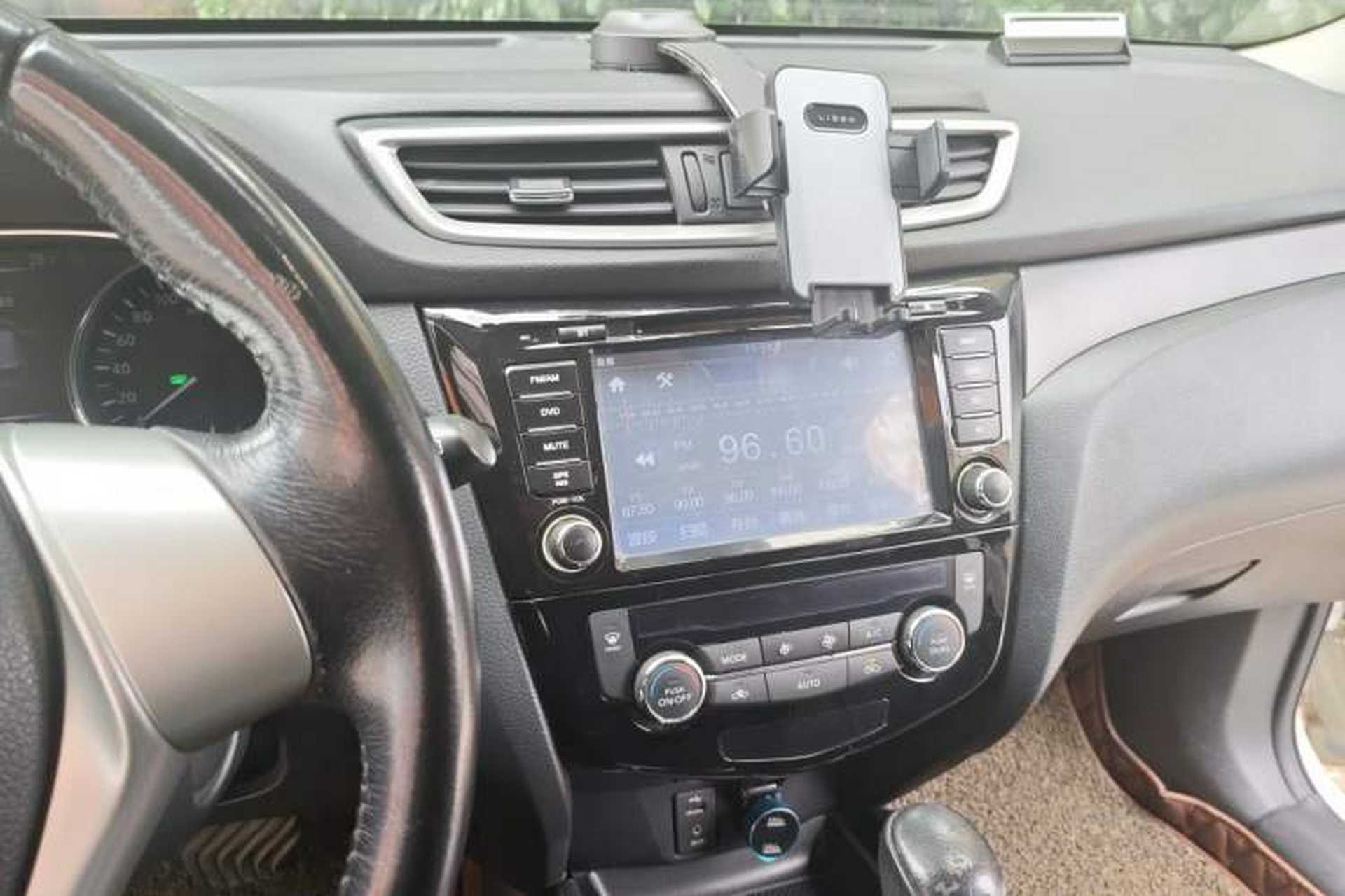 Used Nissan X-Trail 2015 2.0L CVT Comfort MAX Edition 2WD Audio And AC Panel