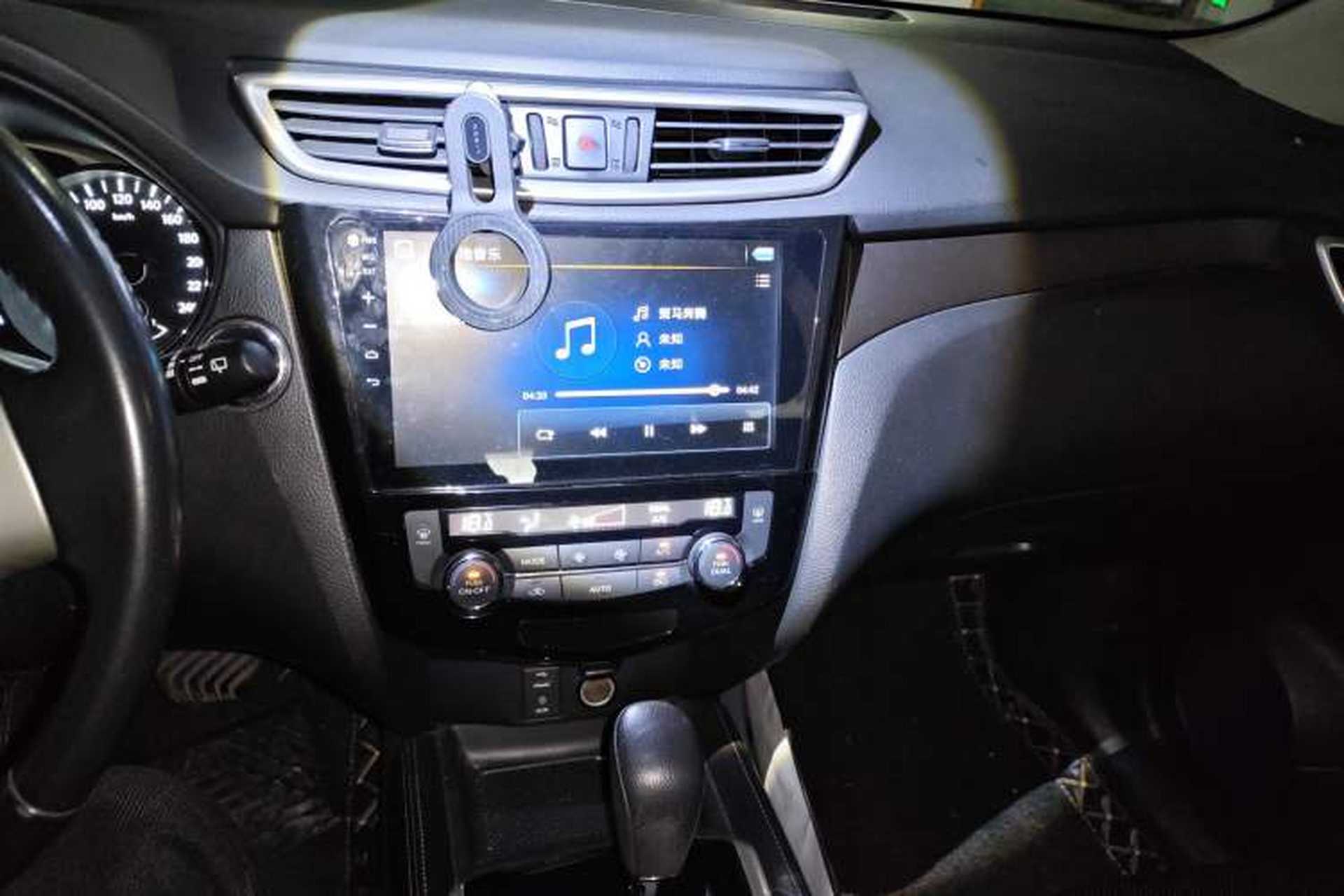 Used Nissan X-Trail 2015 2.0L CVT Comfort MAX Edition 2WD Audio And AC Panel