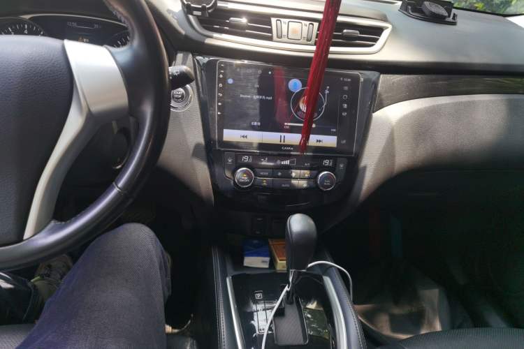 Used Nissan X-Trail 2015 2.5L CVT Leading MAX Edition 4WD Audio And AC Panel