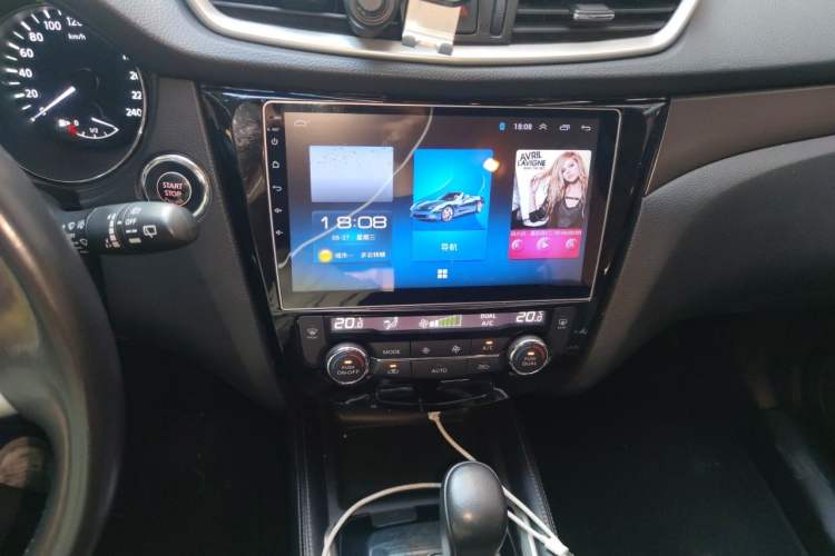 Used Nissan X-Trail 2015 2.0L CVT Comfort MAX Edition 2WD Audio And AC Panel