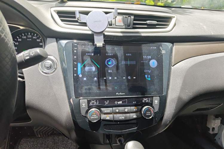 Used Nissan X-Trail 2015 2.0L CVT Comfort MAX Edition 2WD Audio And AC Panel