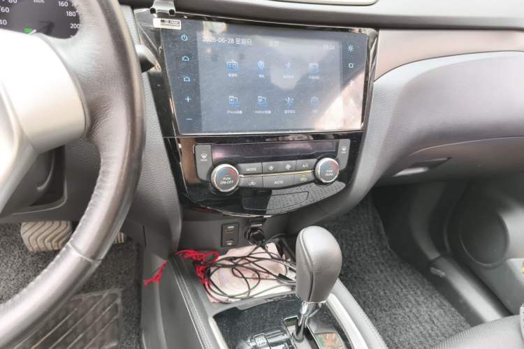 Used Nissan X-Trail 2015 2.0L CVT Comfort MAX Edition 2WD Audio And AC Panel