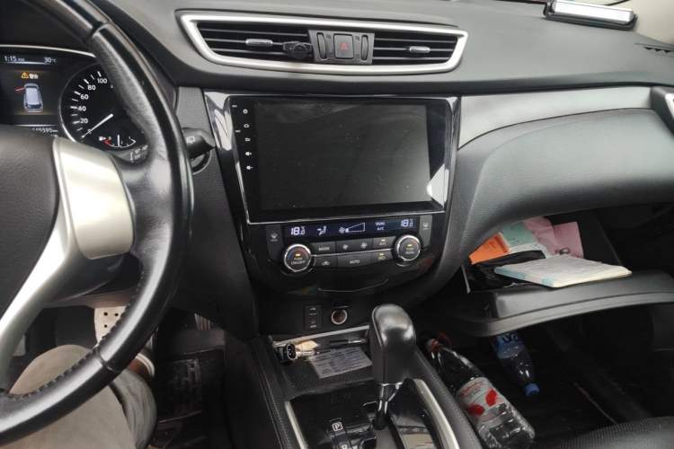 Used Nissan X-Trail 2015 2.0L CVT Comfort MAX Edition 2WD Audio And AC Panel