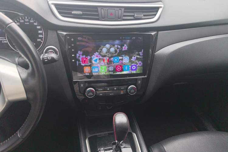 Used Nissan X-Trail 2015 2.0L CVT Comfort MAX Edition 2WD Audio And AC Panel