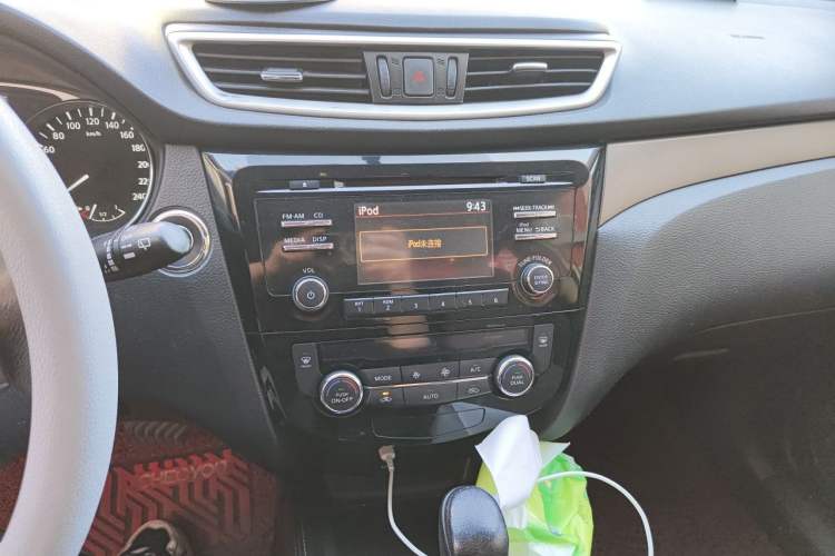 Used Nissan X-Trail 2015 2.0L CVT Comfort MAX Edition 2WD Audio And AC Panel