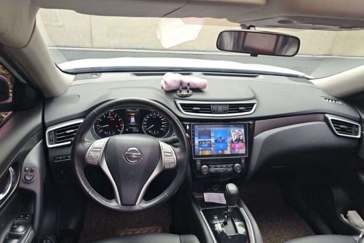 Used Nissan X-Trail 2015 2.0L CVT Comfort MAX Edition 2WD Center Console