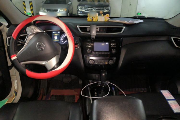 Used Nissan X-Trail 2015 2.0L CVT Comfort MAX Edition 2WD Center Console