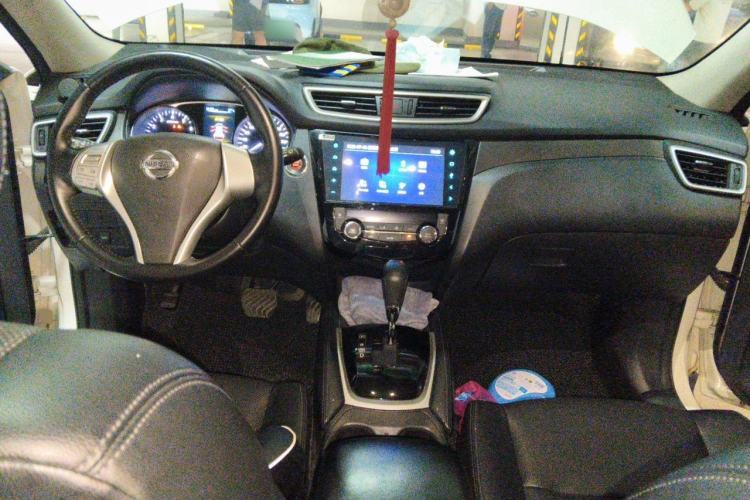 Used Nissan X-Trail 2015 2.0L CVT Comfort MAX Edition 2WD Center Console