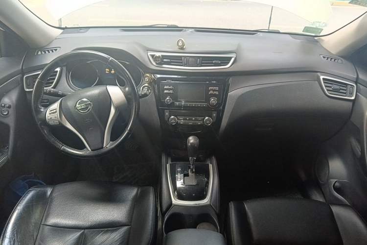 Used Nissan X-Trail 2015 2.0L CVT Comfort MAX Edition 2WD Center Console