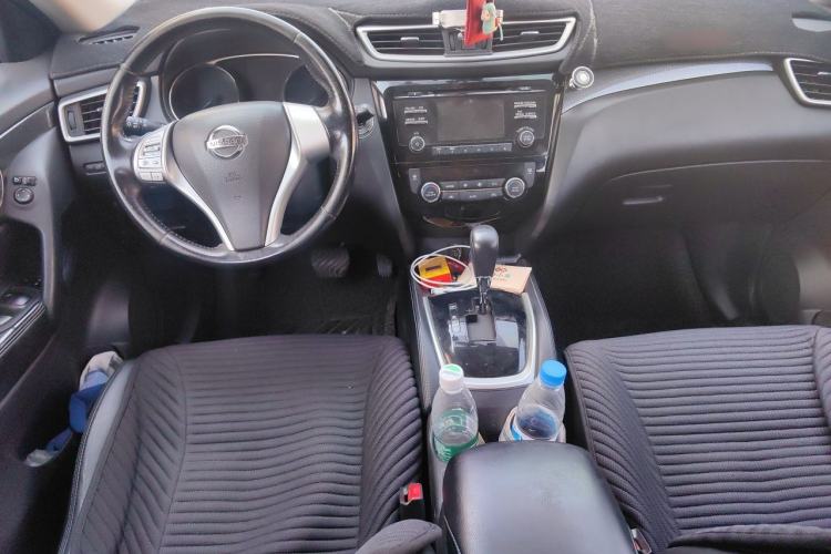 Used Nissan X-Trail 2015 2.5L CVT Leading MAX Edition 4WD Center Console