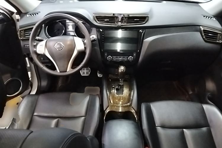 Used Nissan X-Trail 2015 2.5L CVT Leading MAX Edition 4WD Center Console