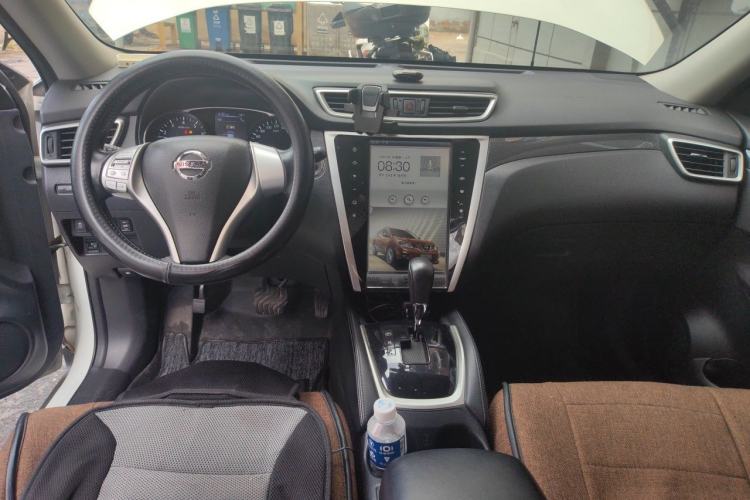 Used Nissan X-Trail 2015 2.5L CVT Leading MAX Edition 4WD Center Console