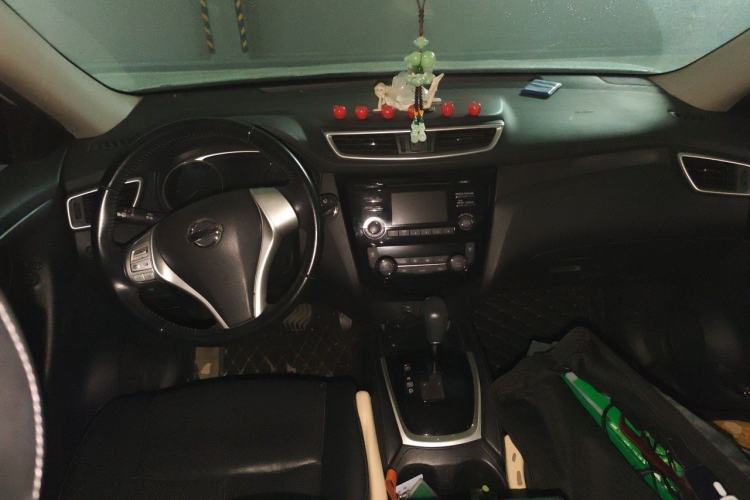 Used Nissan X-Trail 2015 2.0L CVT Comfort MAX Edition 2WD Center Console