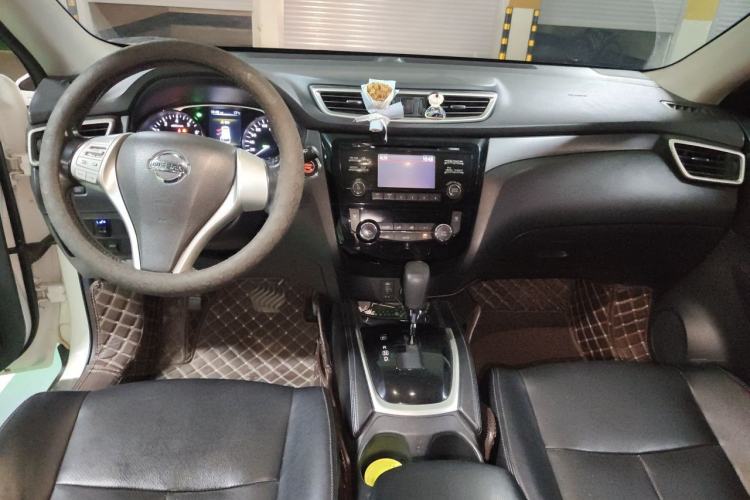 Used Nissan X-Trail 2015 2.0L CVT Comfort MAX Edition 2WD Center Console