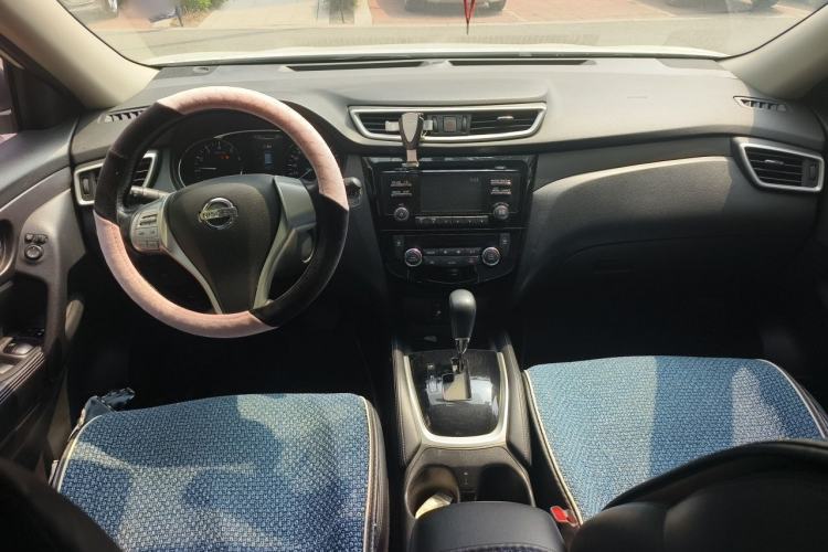 Used Nissan X-Trail 2015 2.0L CVT Comfort MAX Edition 2WD Center Console