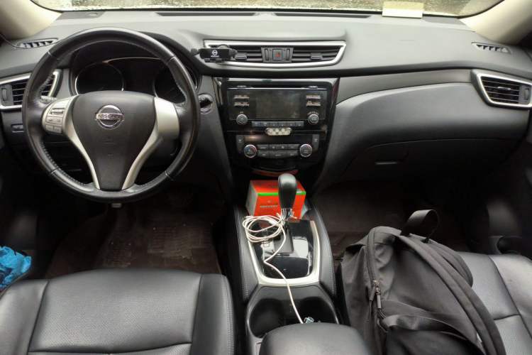 Used Nissan X-Trail 2015 2.0L CVT Comfort MAX Edition 2WD Center Console
