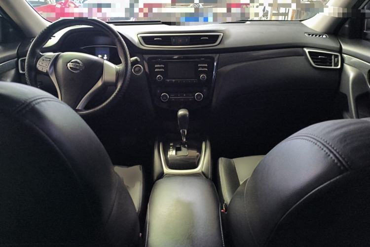 Used Nissan X-Trail 2015 2.5L CVT Leading MAX Edition 4WD Center Console