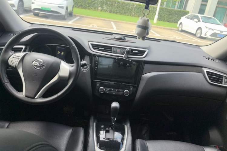 Used Nissan X-Trail 2015 2.0L CVT Comfort MAX Edition 2WD Center Console