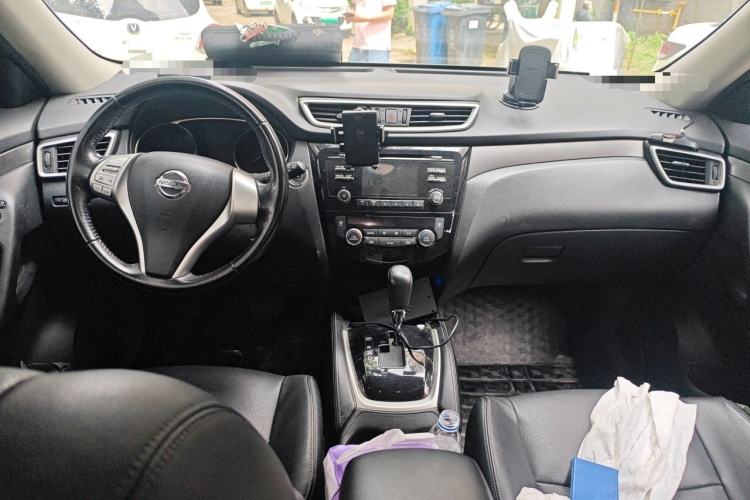 Used Nissan X-Trail 2015 2.0L CVT Comfort MAX Edition 2WD Center Console