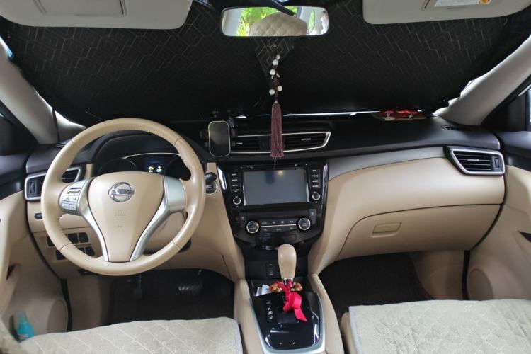 Used Nissan X-Trail 2015 2.0L CVT Comfort MAX Edition 2WD Center Console