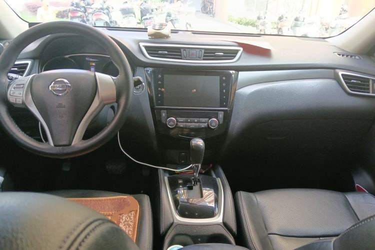 Used Nissan X-Trail 2015 2.0L CVT Comfort MAX Edition 2WD Center Console