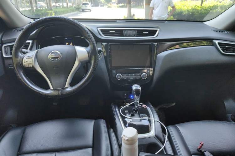 Used Nissan X-Trail 2015 2.0L CVT Comfort MAX Edition 2WD Center Console