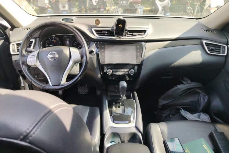 Used Nissan X-Trail 2015 2.0L CVT Comfort MAX Edition 2WD Center Console
