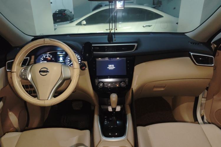 Used Nissan X-Trail 2015 2.0L CVT Comfort MAX Edition 2WD Center Console