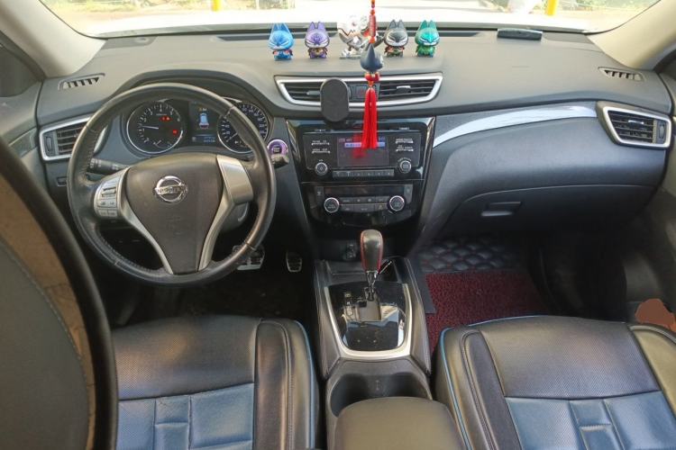 Used Nissan X-Trail 2015 2.5L CVT Leading MAX Edition 4WD Center Console